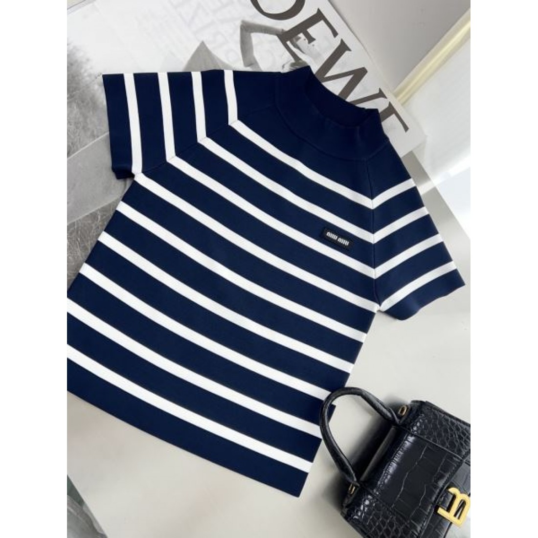 トレンド感ただよう ミュウミュウ コピー 半袖 MIU MIU 大人可愛い印象に