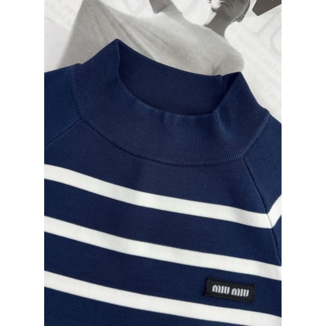 トレンド感ただよう ミュウミュウ コピー 半袖 MIU MIU 大人可愛い印象に