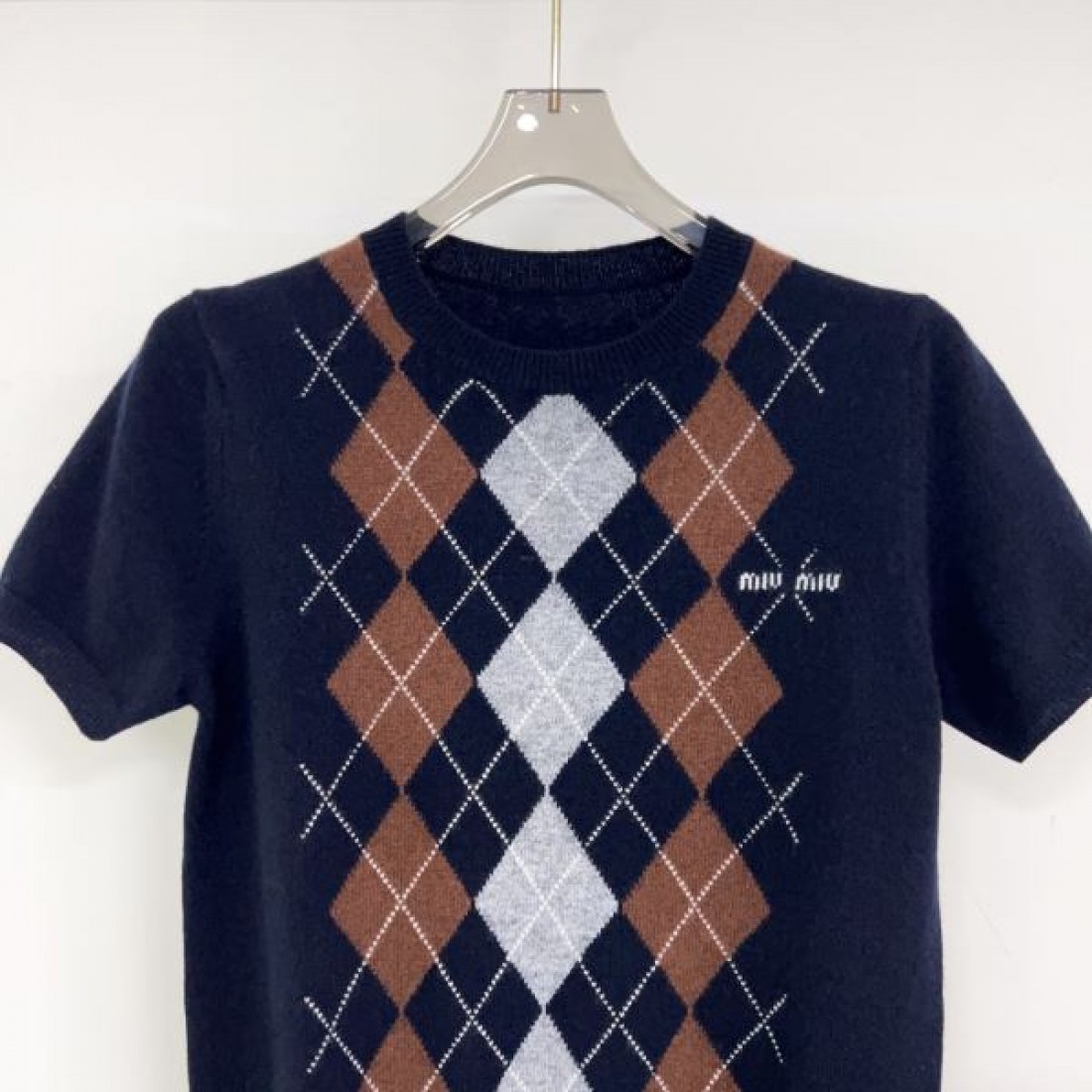  フェミニンで愛らしい MIU MIU ミュウミュウ コピー 半袖 華やかな雰囲気