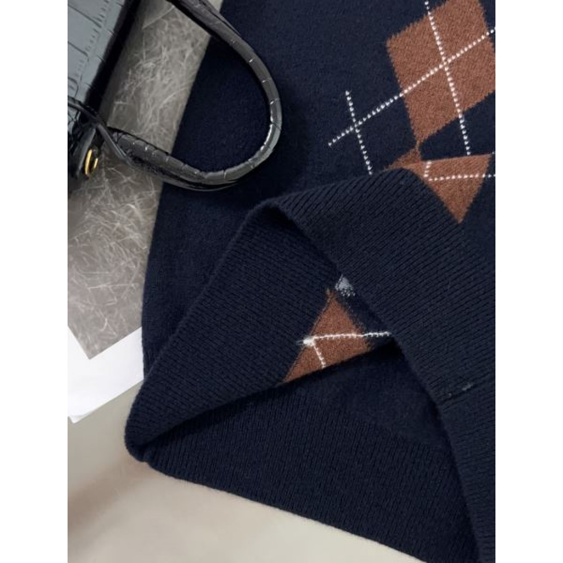  フェミニンで愛らしい MIU MIU ミュウミュウ コピー 半袖 華やかな雰囲気