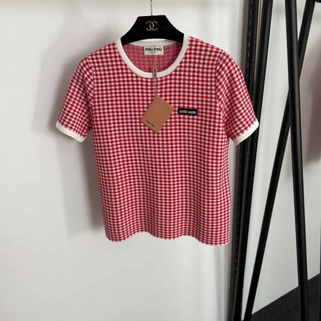 MIU MIU ミュウミュウ スーパーコピー 半袖 モダンでフェミニンなスタイル