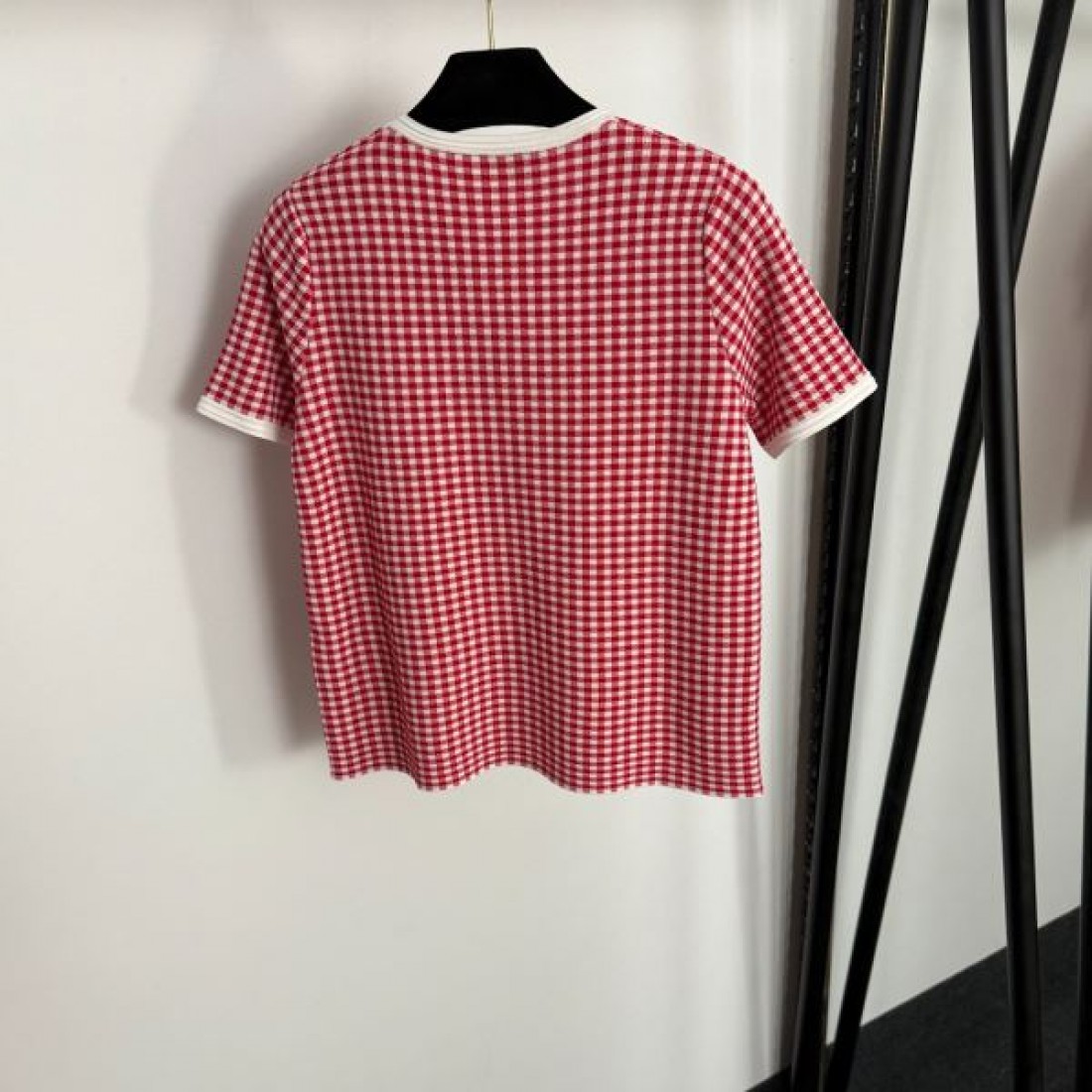  MIU MIU ミュウミュウ スーパーコピー 半袖 モダンでフェミニンなスタイル