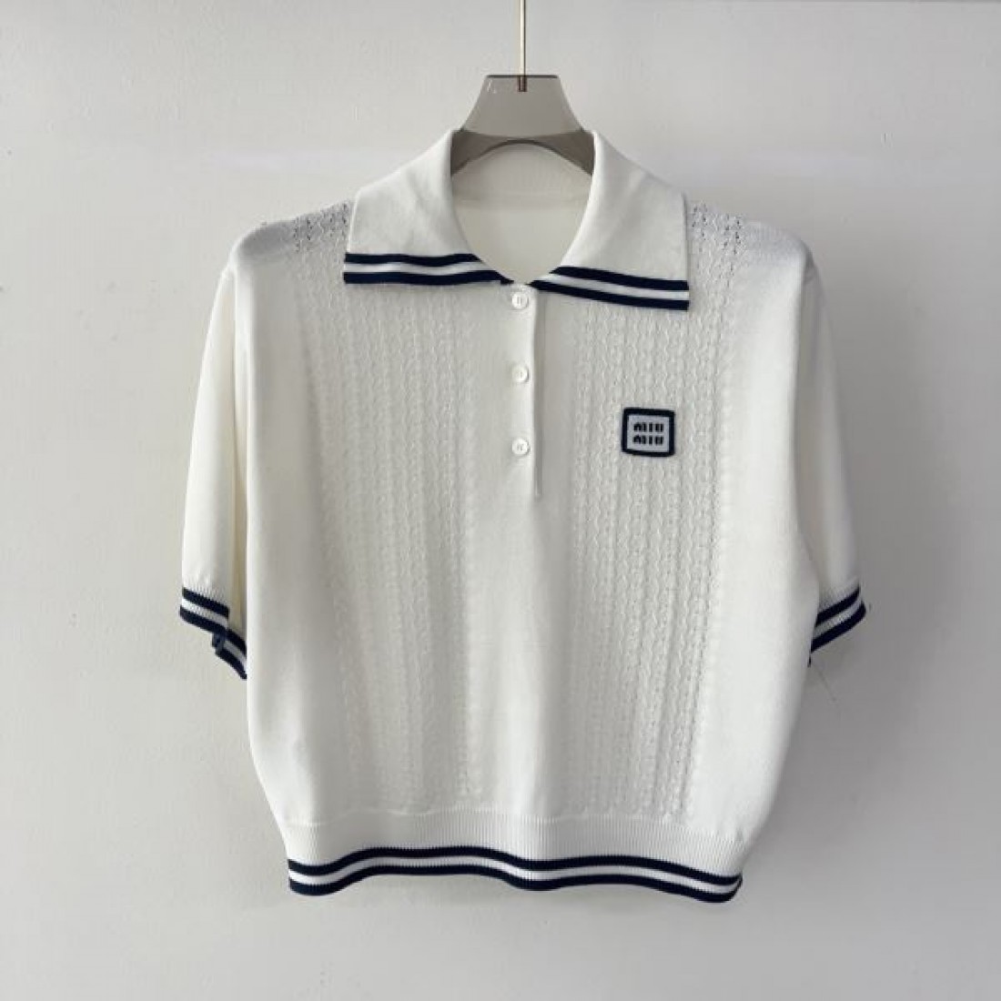 ミュウミュウ スーパーコピー 半袖 MIU MIU 可愛らしい魅力をプラス