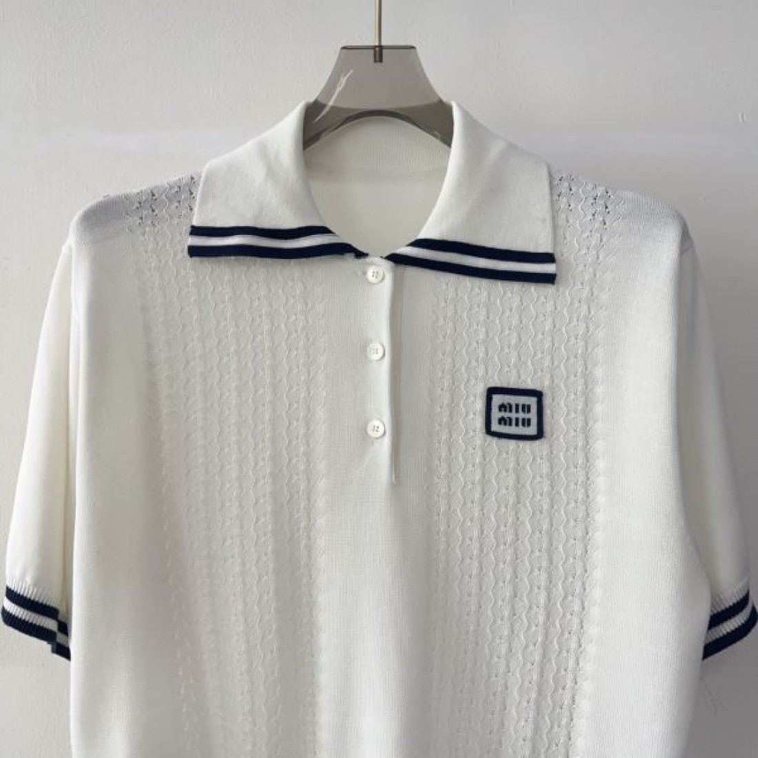 ミュウミュウ スーパーコピー 半袖 MIU MIU 可愛らしい魅力をプラス