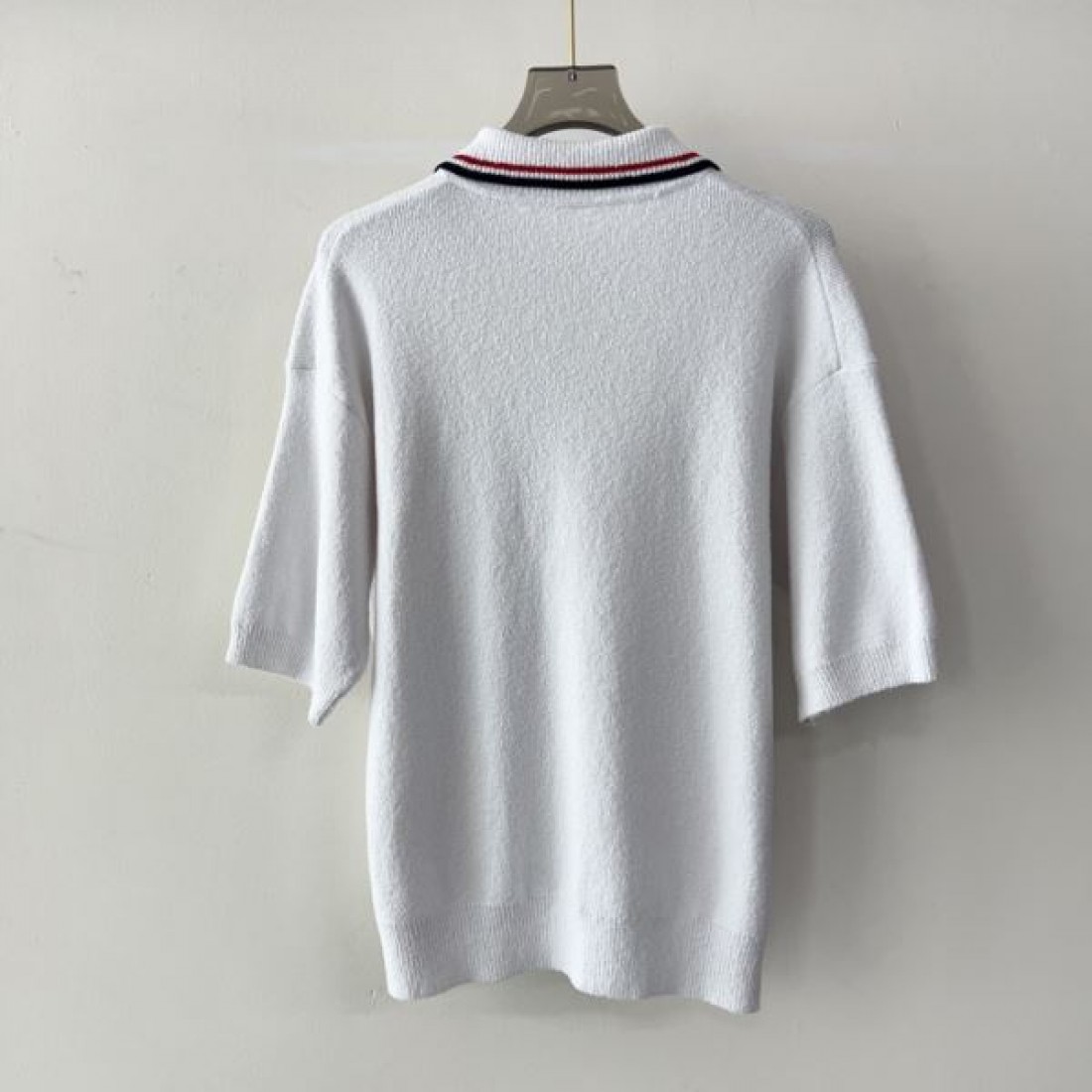 女性らしく華やかな MIU MIU ミュウミュウ スーパーコピー 半袖 エレガントに