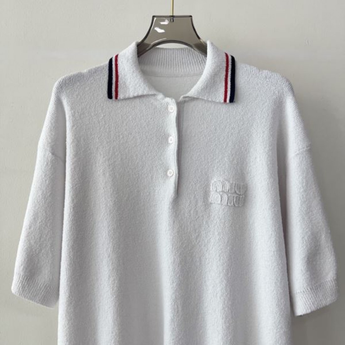 女性らしく華やかな MIU MIU ミュウミュウ スーパーコピー 半袖 エレガントに