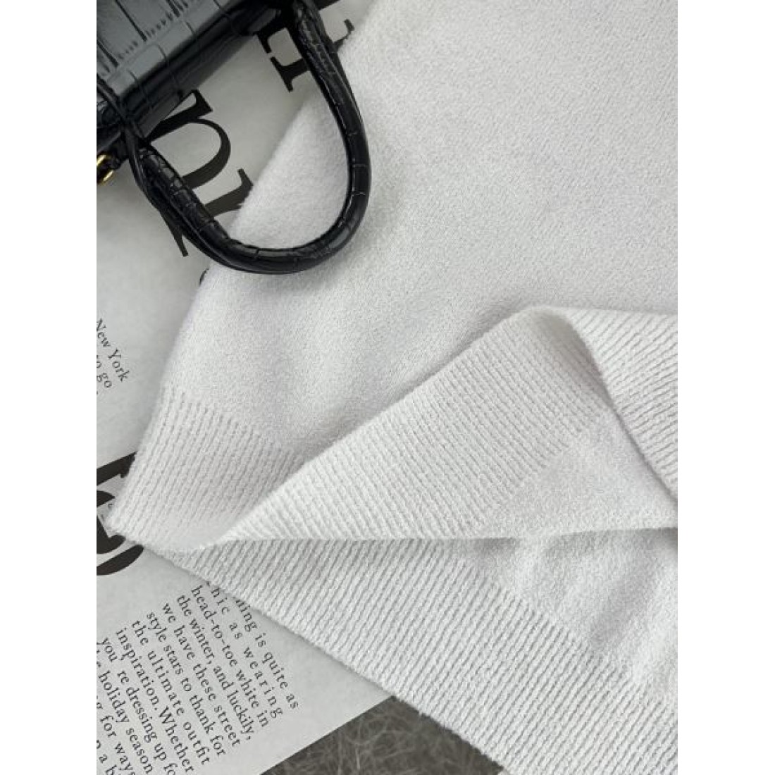 女性らしく華やかな MIU MIU ミュウミュウ スーパーコピー 半袖 エレガントに