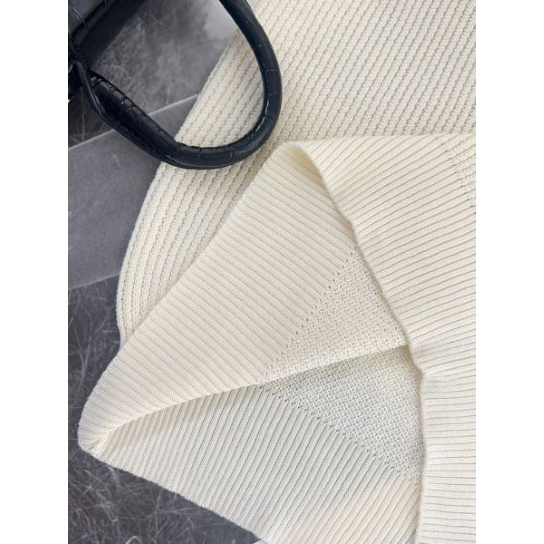  洗練されたモダンな ヴァレンティノ スーパーコピー 半袖 VALENTINO