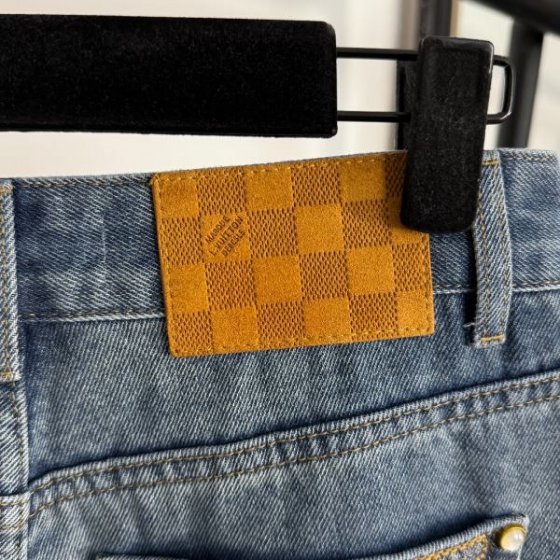 人気の ルイヴィトン コピー ジーンズ LOUIS VUITTON 魅惑的で個性的なシルエット