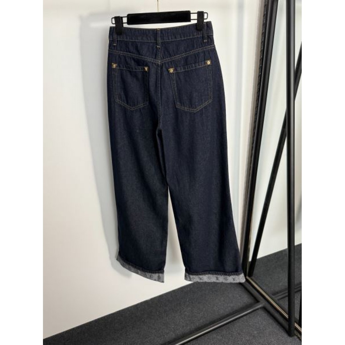 LOUIS VUITTON ルイヴィトン コピー ジーンズ 気品あふれるカジュアルスタイル