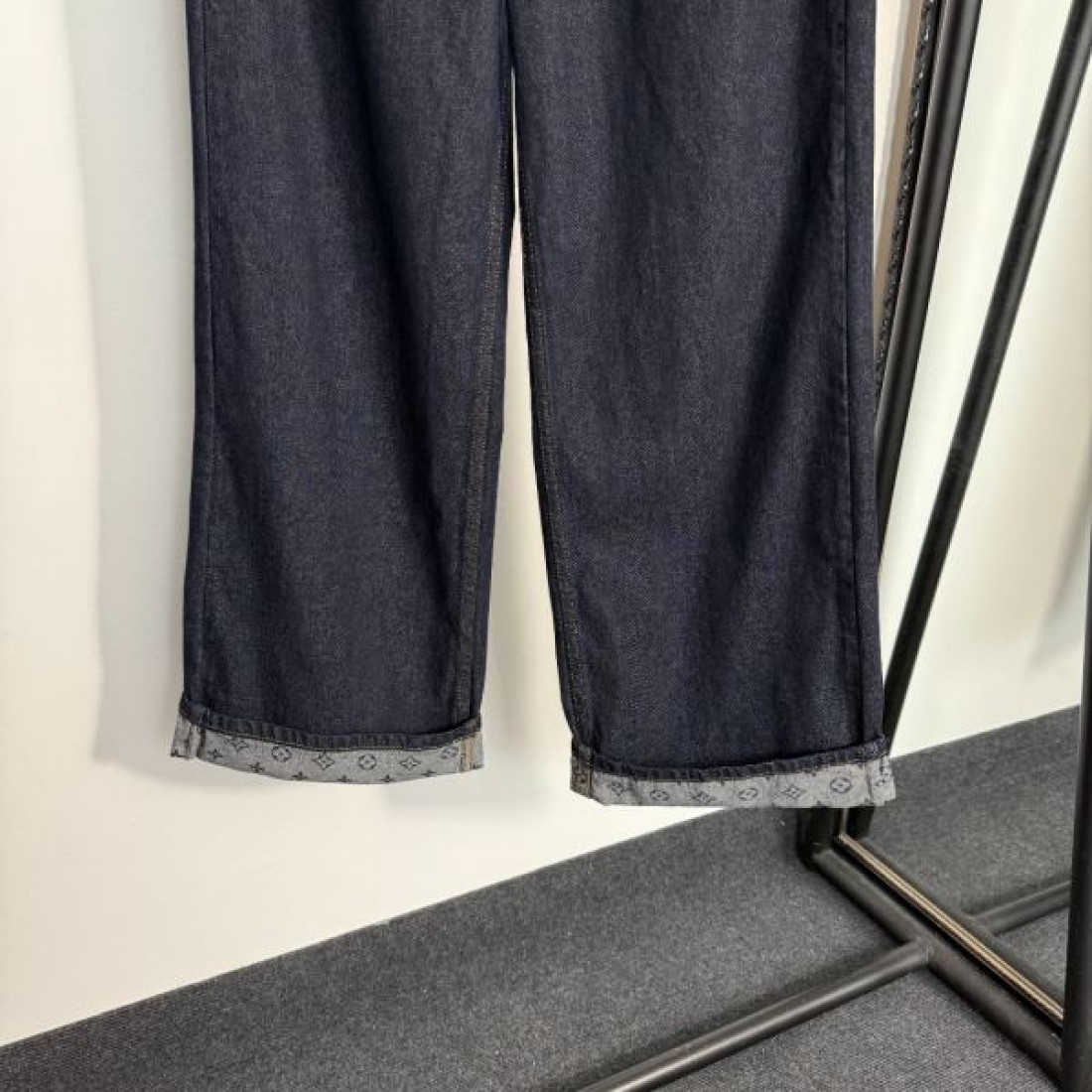 LOUIS VUITTON ルイヴィトン コピー ジーンズ 気品あふれるカジュアルスタイル