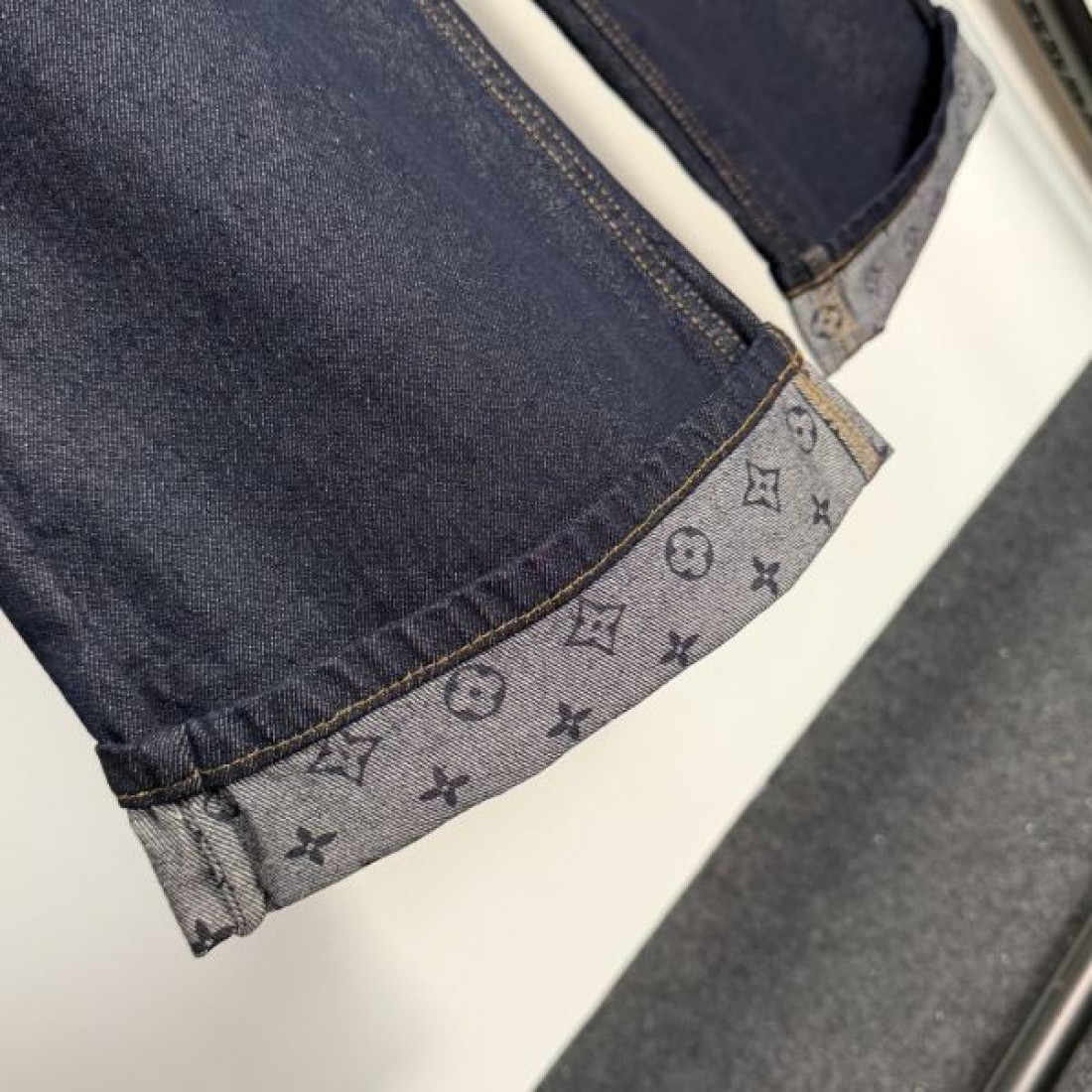 LOUIS VUITTON ルイヴィトン コピー ジーンズ 気品あふれるカジュアルスタイル