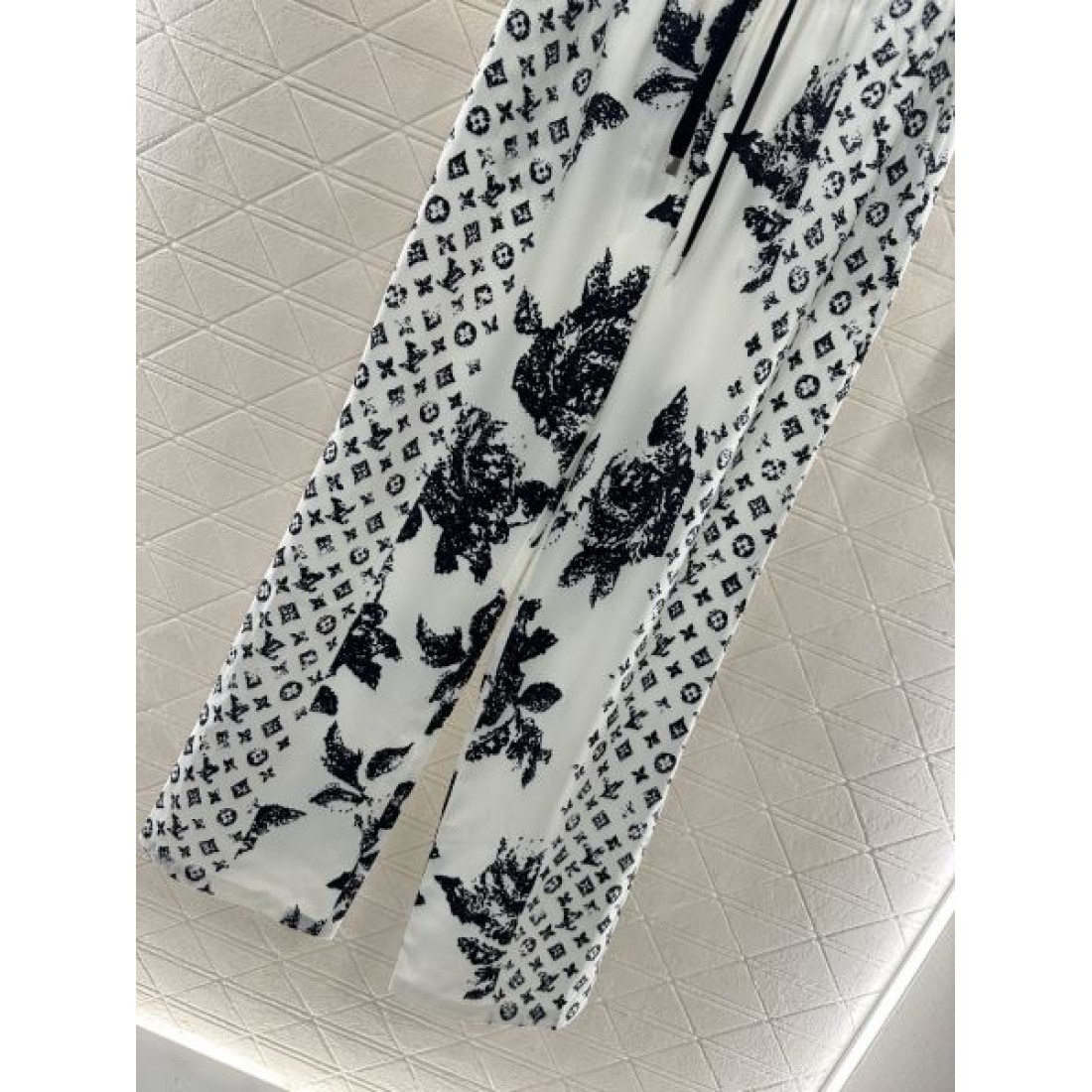 ファッション LOUIS VUITTON ルイヴィトン コピー ストレートパンツ 贅沢な雰囲気