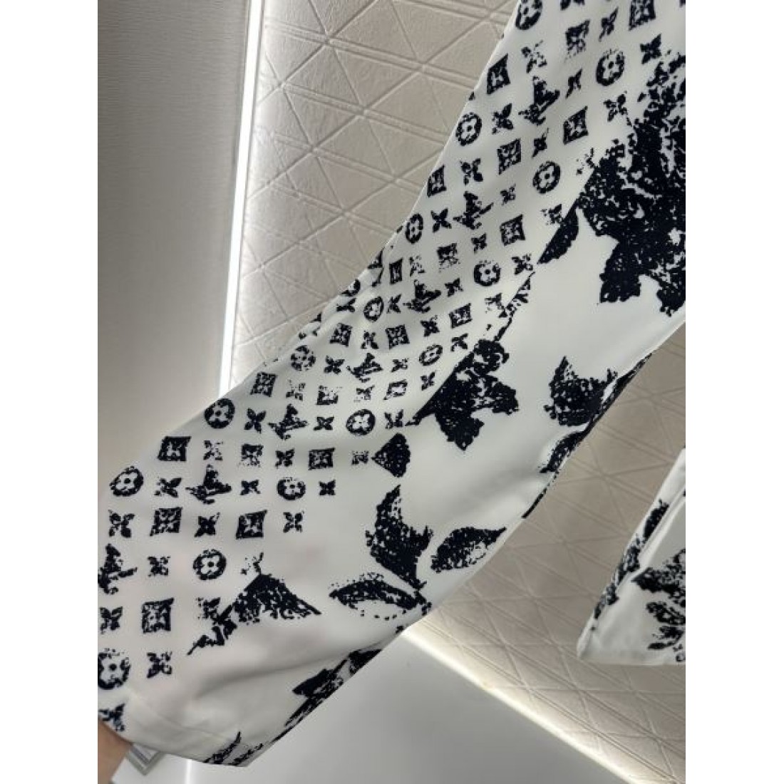 ファッション LOUIS VUITTON ルイヴィトン コピー ストレートパンツ 贅沢な雰囲気