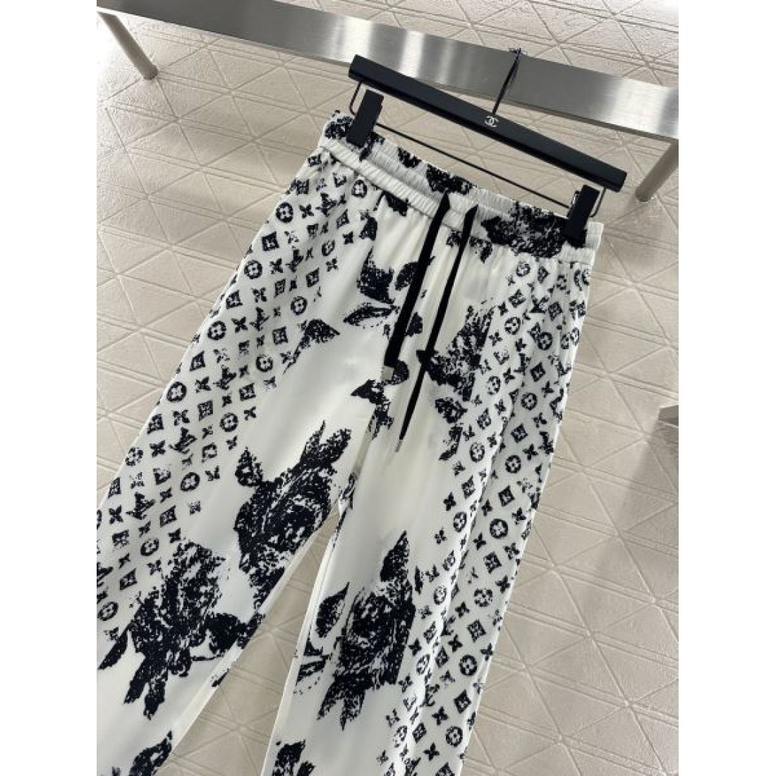 ファッション LOUIS VUITTON ルイヴィトン コピー ストレートパンツ 贅沢な雰囲気