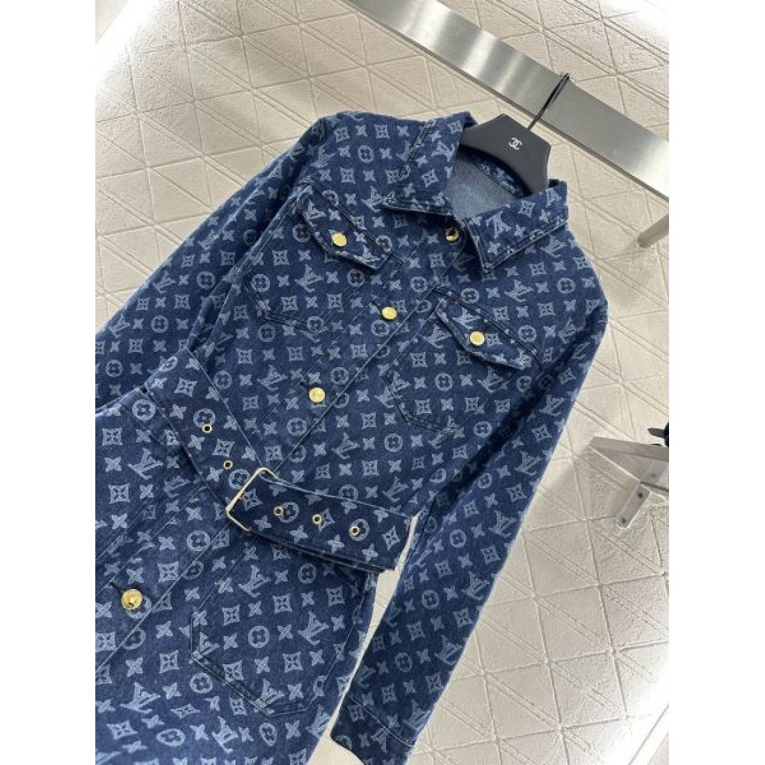 LOUIS VUITTON ルイヴィトン コピー ワンピース 高級感ただよう エレガントなデザイン