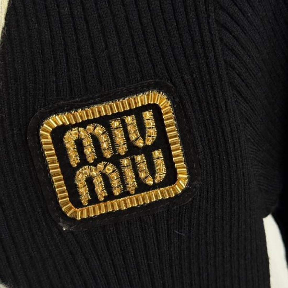 魅力的で女性らしい MIU MIU ミュウミュウ コピー ワンピース 華やかな印象