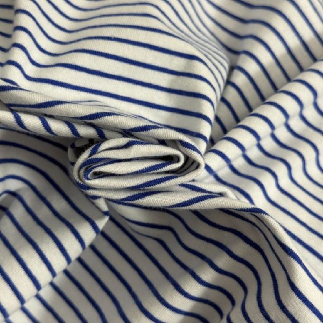 エレガントな セリーヌ コピー 長袖Tシャツ CELINE で魅力的に