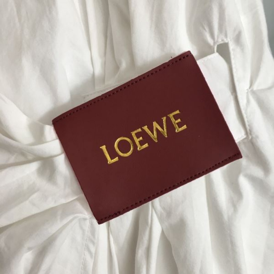 柔らかでエレガントな印象を与える 長袖シャツ LOEWE ロエベ コピー 今季注目のデザイン