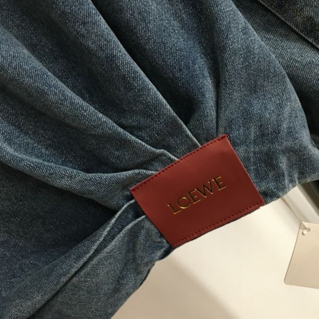 カジュアルながら魅力的な デニムジャケット LOEWE ロエベ コピー トレンド感あふれる
