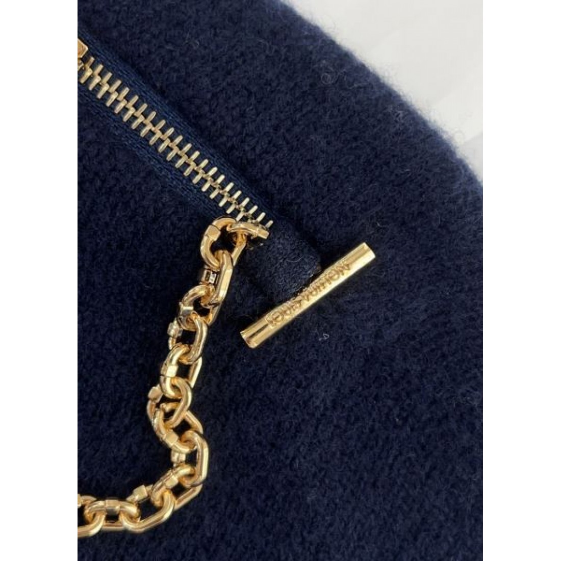 上質で魅力的な LOUIS VUITTON ルイヴィトン コピー プルオーバートップス 高級感あふれる