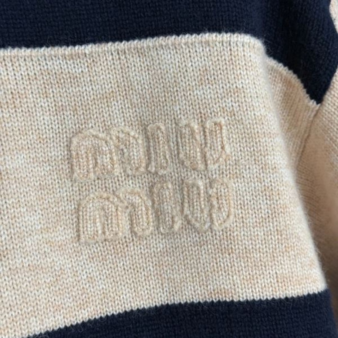  MIU MIU ミュウミュウ コピー ニット シンプルで大人可愛い デザイン性抜群の