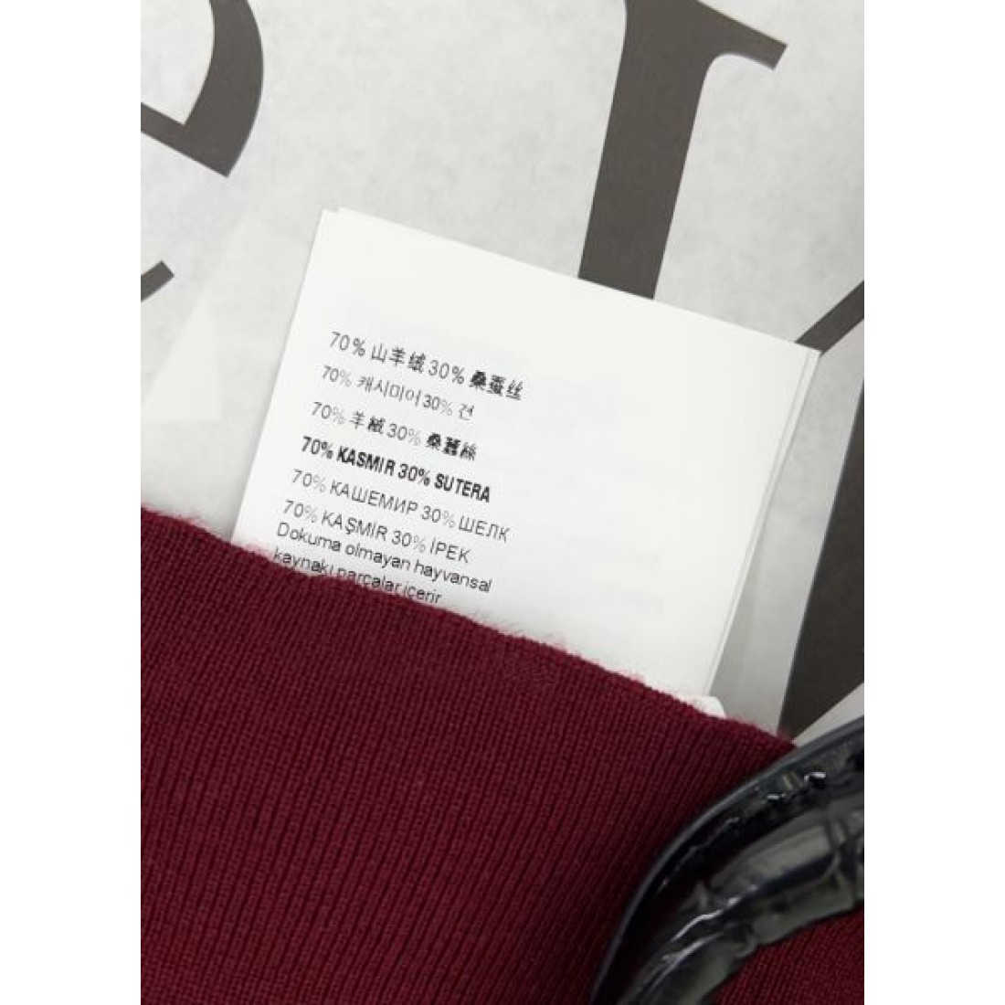 大人っぽく洗練された 雰囲気の MIU MIU ミュウミュウ コピー 長袖トップス 魅力的