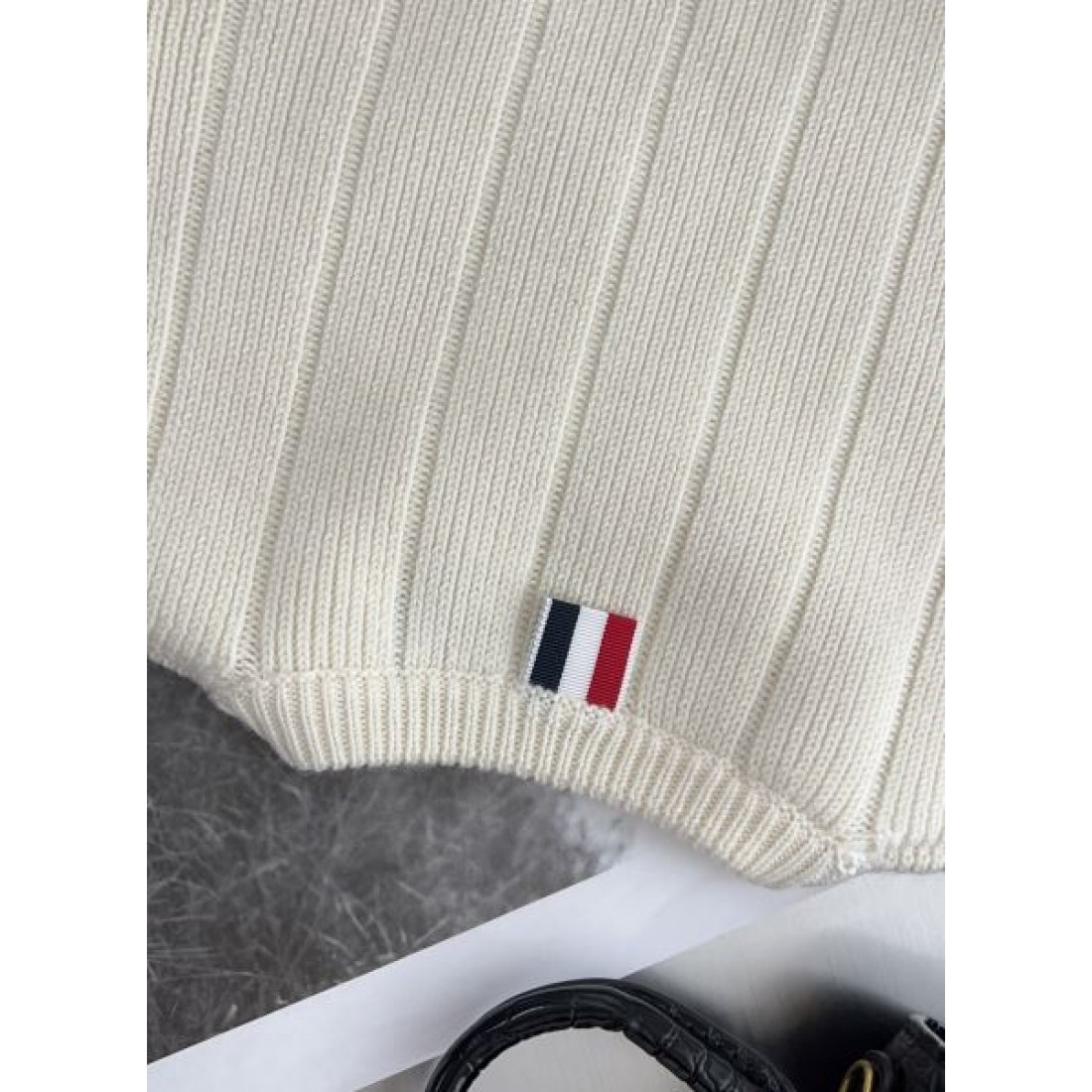 THOM BROWNE トムブラウン コピー 長袖トップス 上品でモードな スタイリングに