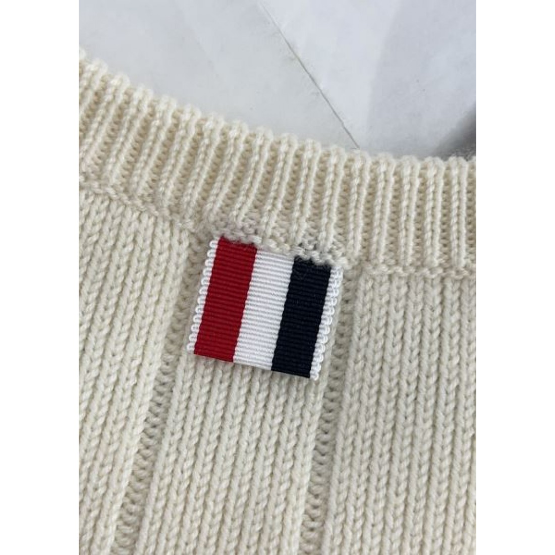 THOM BROWNE トムブラウン コピー 長袖トップス 上品でモードな スタイリングに