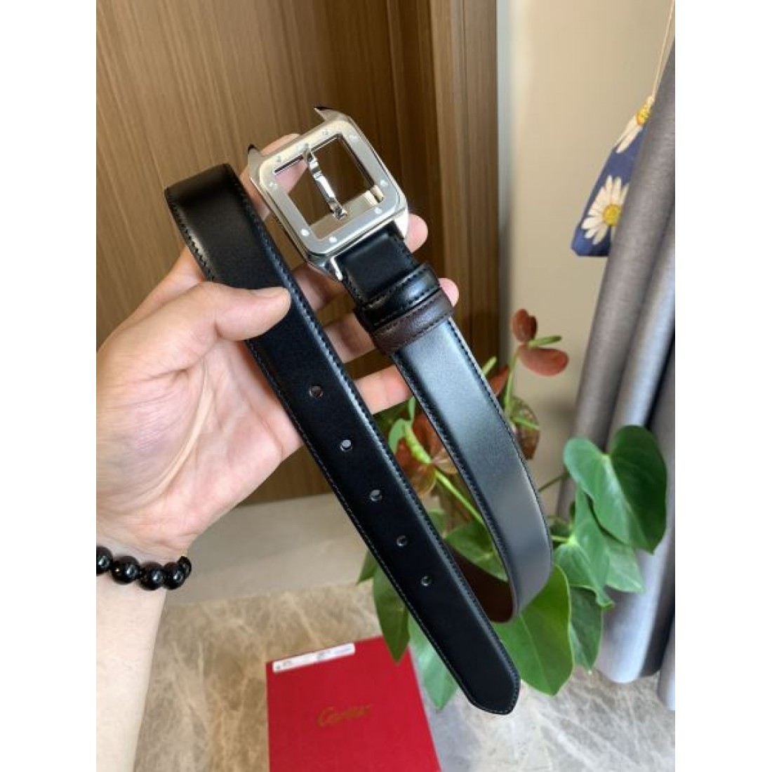 上質感漂う CARTIER スーパーコピー ベルト カルティエ で印象的に