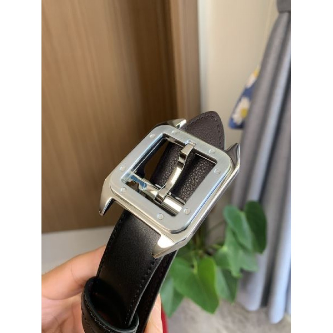 上質感漂う CARTIER スーパーコピー ベルト カルティエ で印象的に