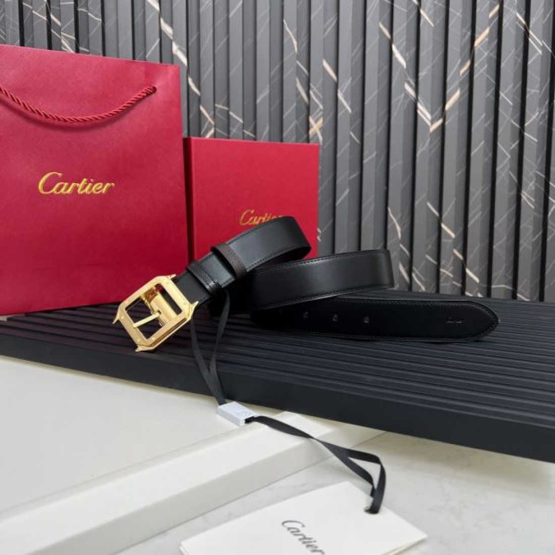 気品ただよう CARTIER カルティエ スーパーコピー ベルト 贅沢な装いに