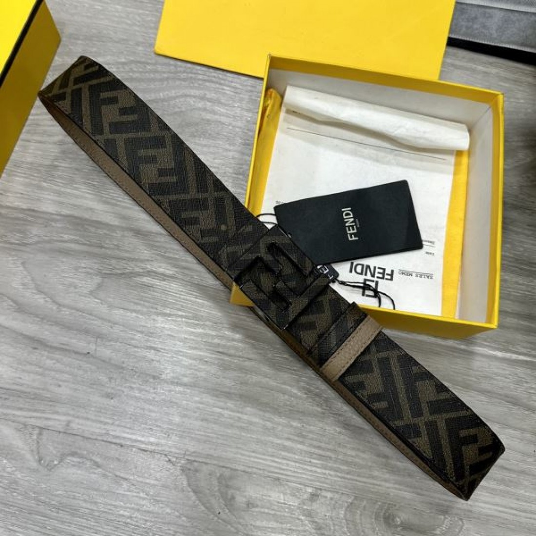 トレンド感満載の FENDI フェンディ スーパーコピー ベルト 上質で華やか