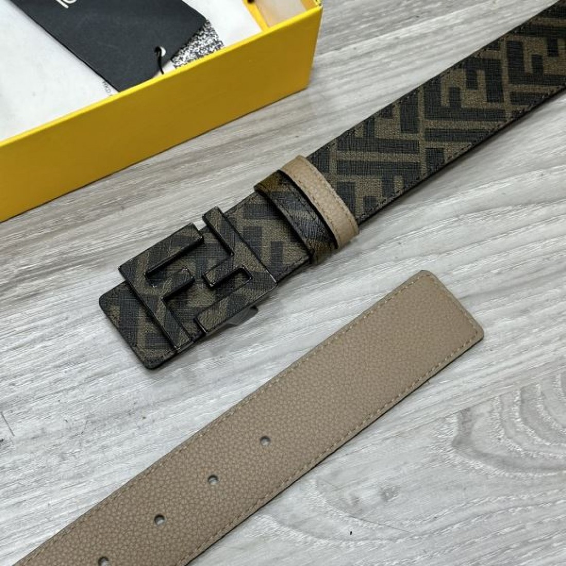 トレンド感満載の FENDI フェンディ スーパーコピー ベルト 上質で華やか