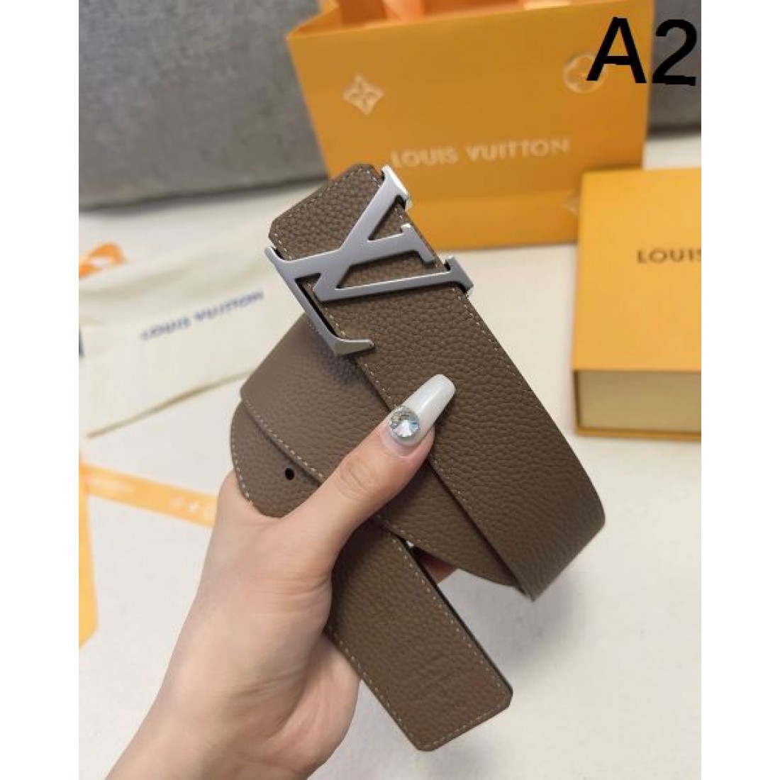 人気急上昇の LOUIS VUITTON ルイ ヴィトン コピー ベルト 個性的で華やか