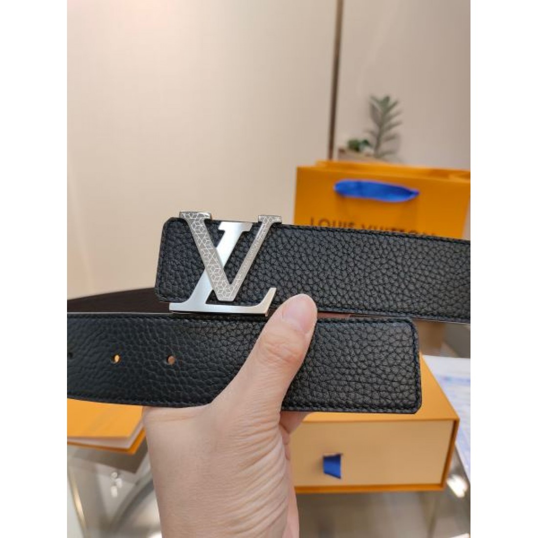 人気を集める LOUIS VUITTON ルイ ヴィトン コピー ベルト 高級感ただよう逸品