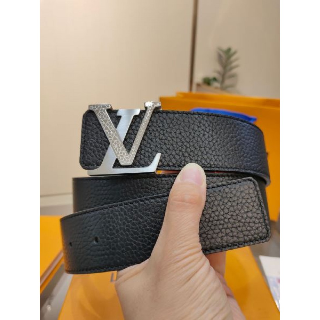 人気を集める LOUIS VUITTON ルイ ヴィトン コピー ベルト 高級感ただよう逸品