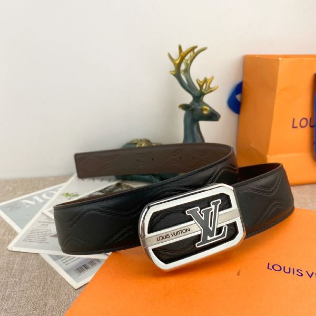 LOUIS VUITTON ルイ ヴィトン コピー ベルト エレガントで都会的なデザイン
