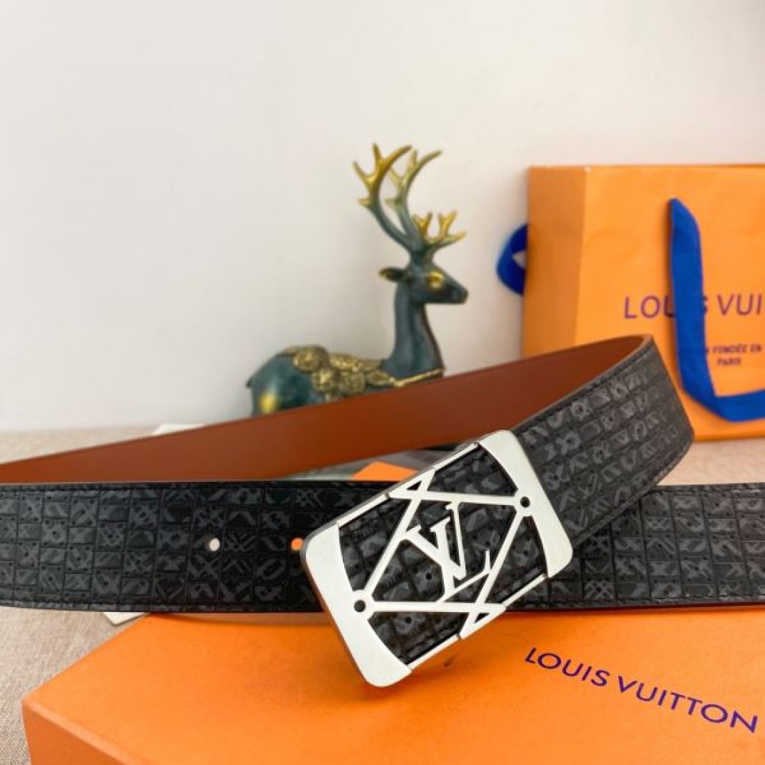 上質で気品ある LOUIS VUITTON ルイ ヴィトン コピー ベルト 個性的な魅力を放つ