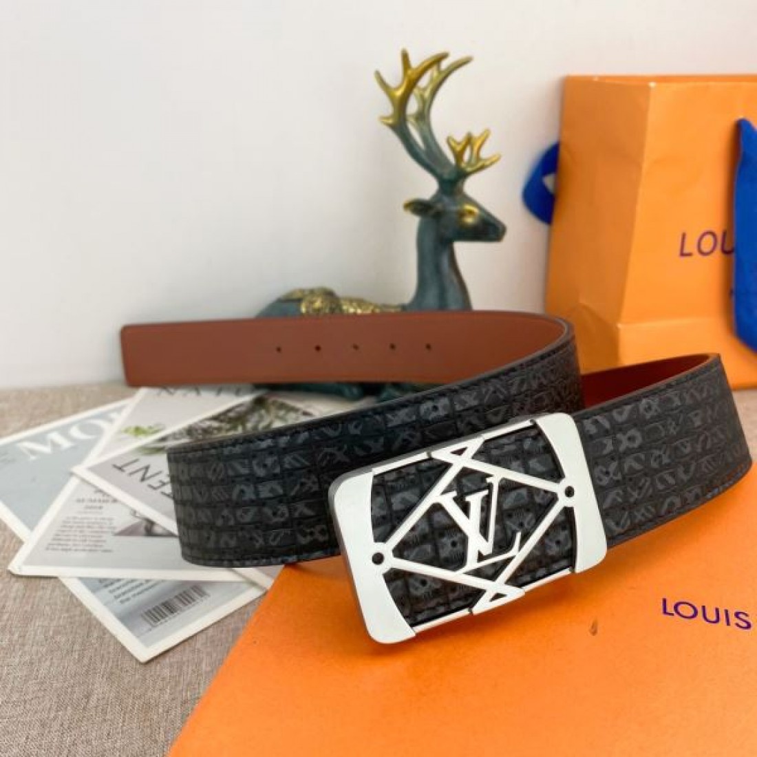 上質で気品ある LOUIS VUITTON ルイ ヴィトン コピー ベルト 個性的な魅力を放つ