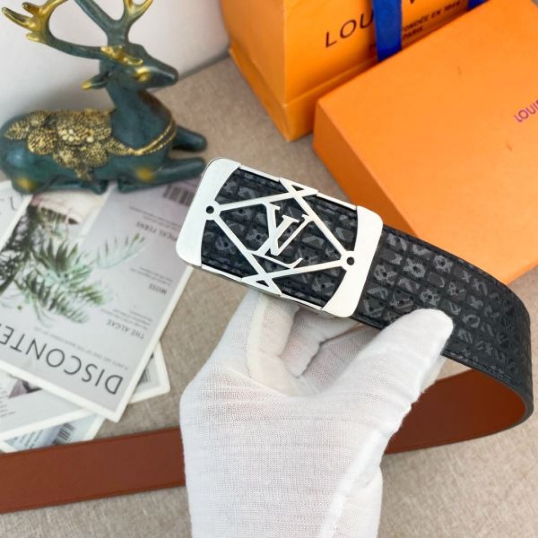 上質で気品ある LOUIS VUITTON ルイ ヴィトン コピー ベルト 個性的な魅力を放つ