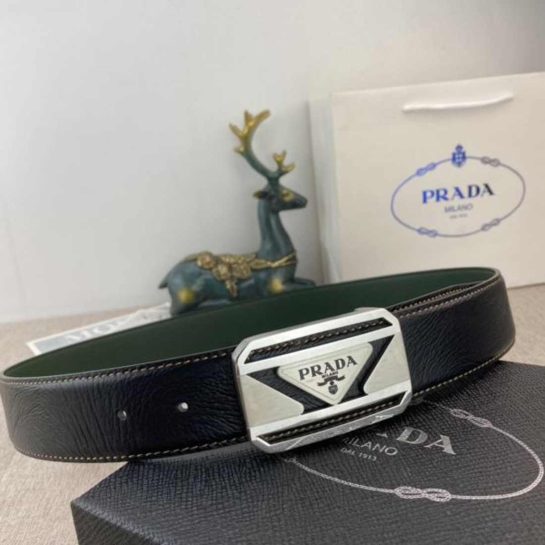 エレガントで都会的な PRADA プラダ スーパーコピー ベルト 特別な存在感