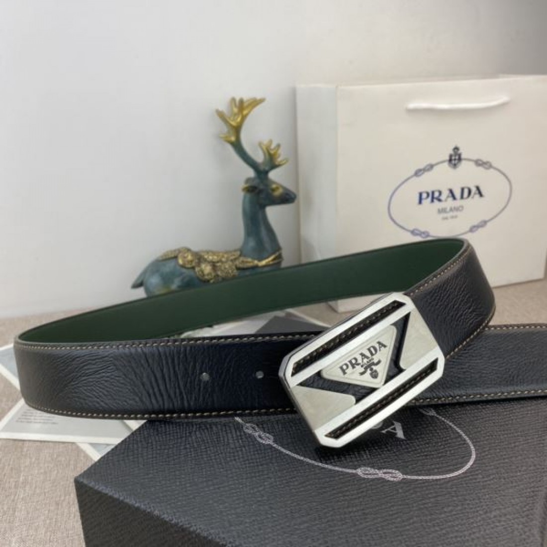 エレガントで都会的な PRADA プラダ スーパーコピー ベルト 特別な存在感
