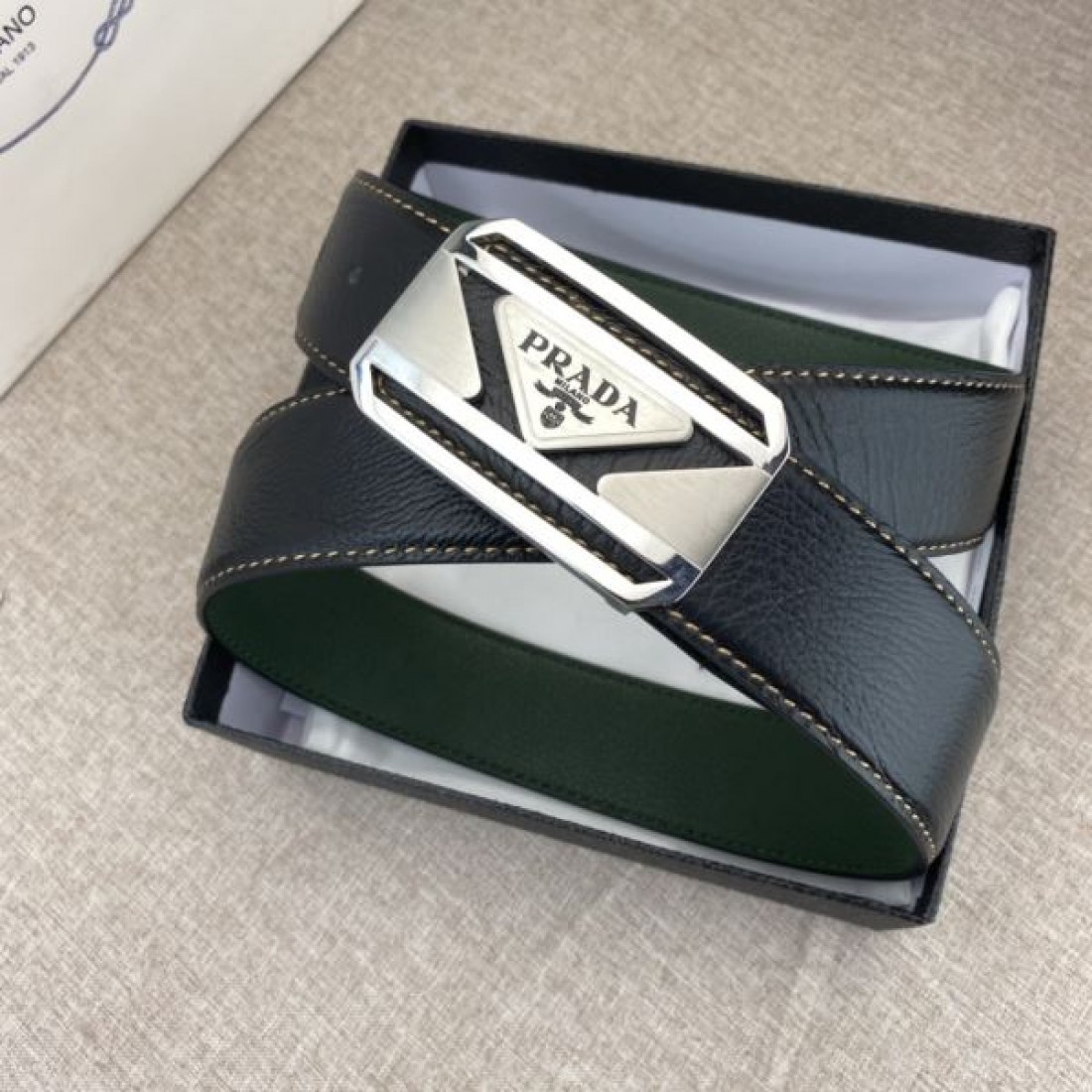 エレガントで都会的な PRADA プラダ スーパーコピー ベルト 特別な存在感