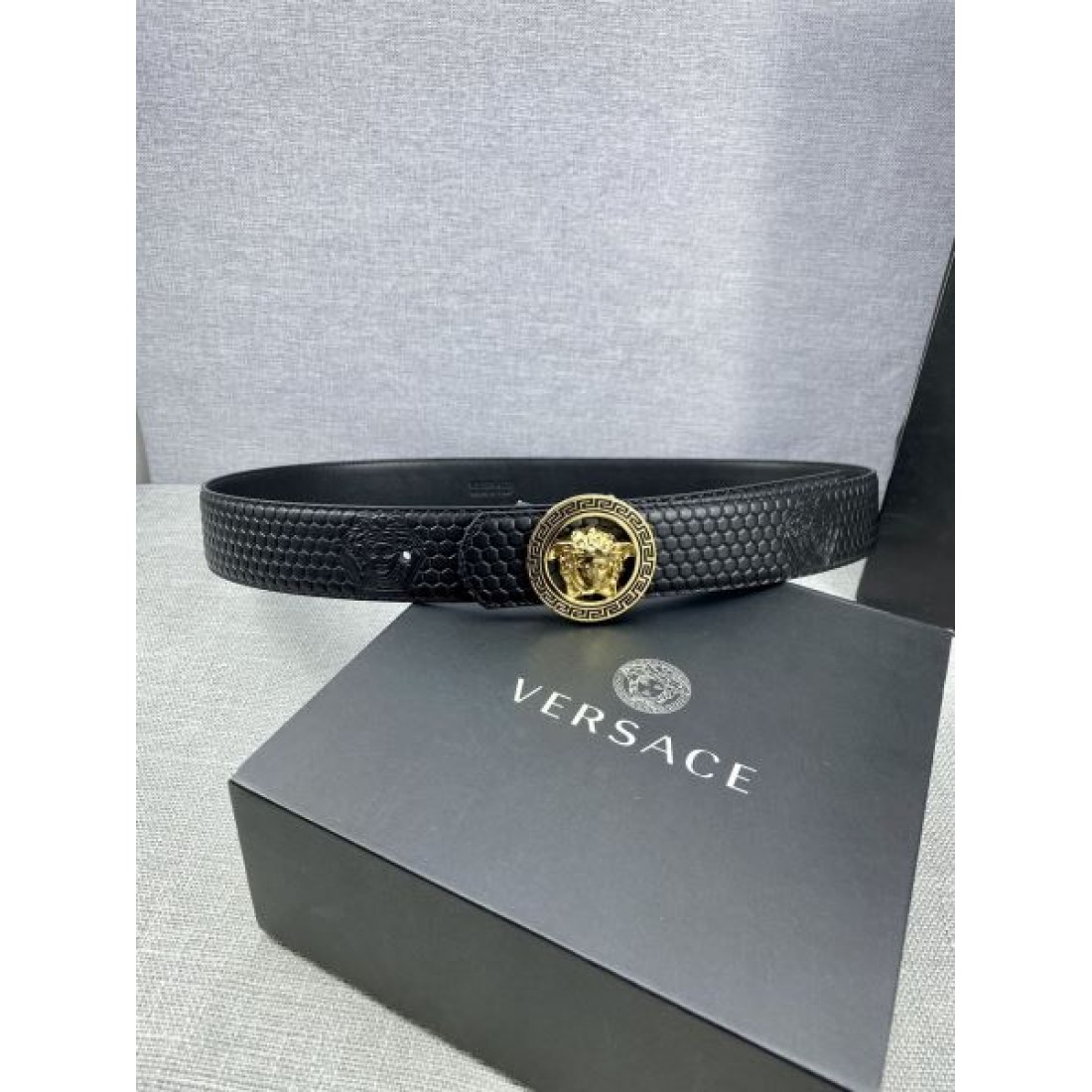 トレンド感あふれる VERSACE ヴェルサーチェ コピー ベルト 上質で洗練された