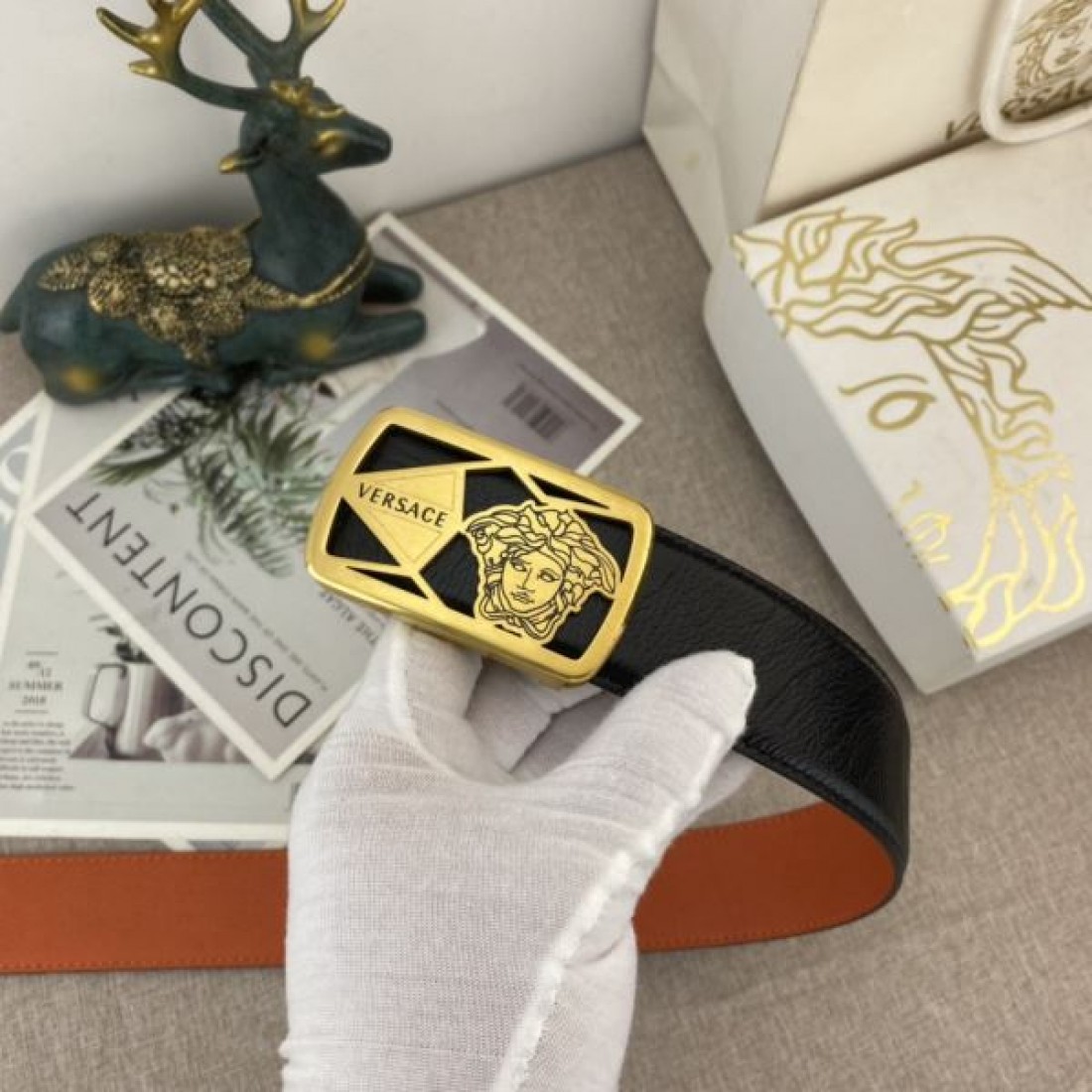 魅惑的な光沢感あふれる VERSACE ヴェルサーチェ スーパーコピー ベルト