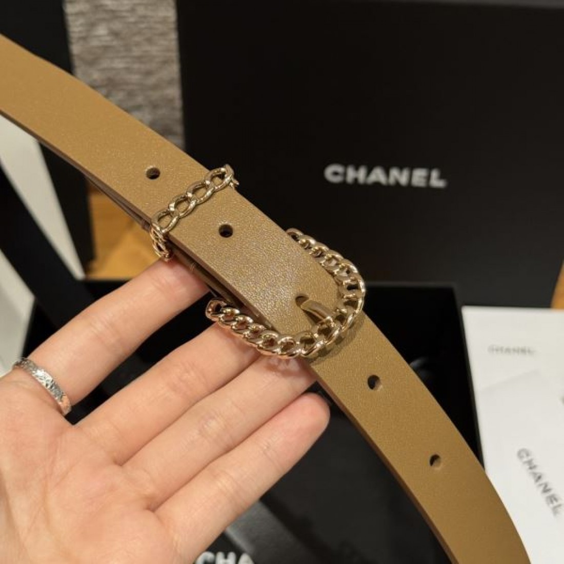 上質さが際立つ シャネル スーパーコピー ベルト CHANEL 大人の魅力あふれる