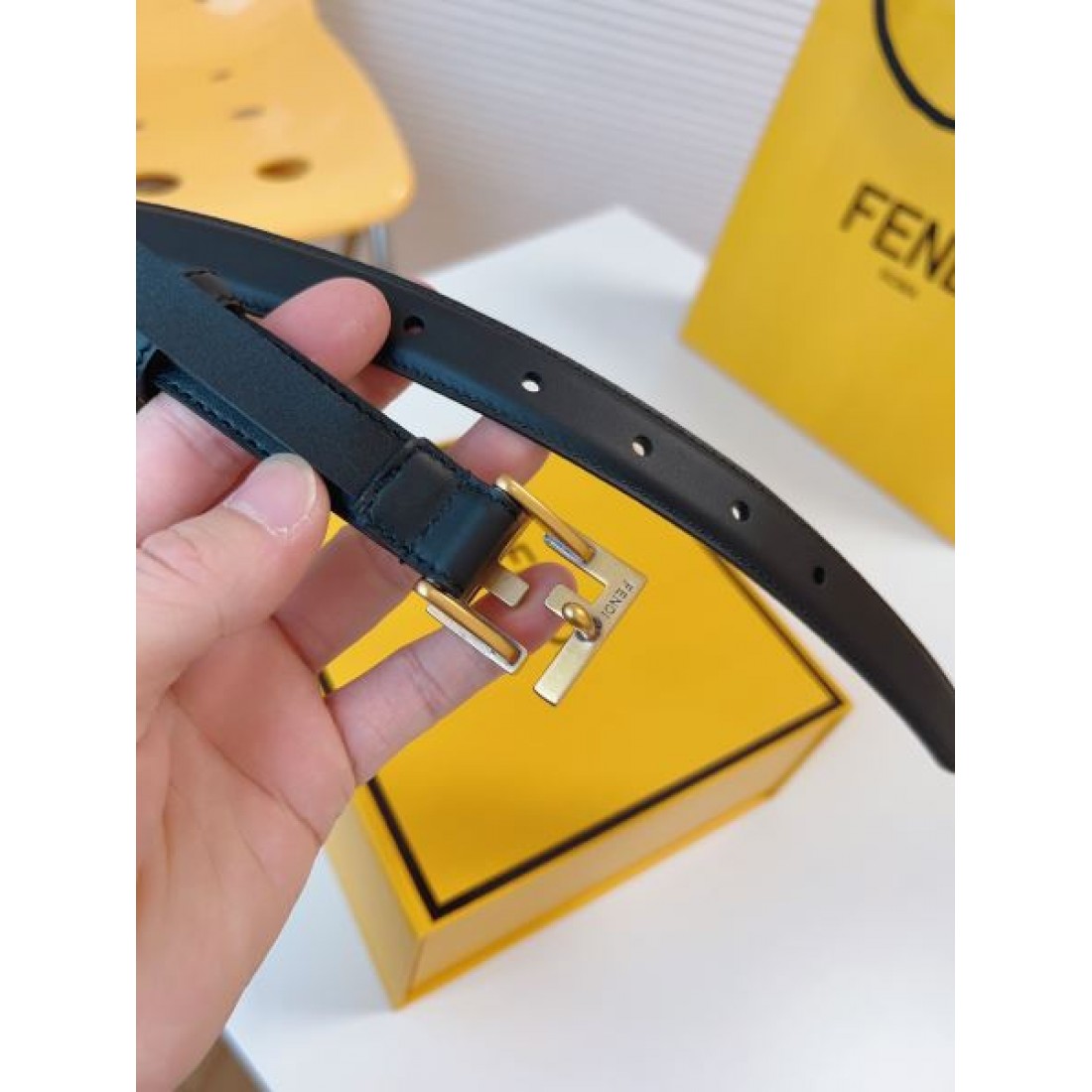 フェンディ コピー ベルト FENDI モダンで都会的な雰囲気を演出