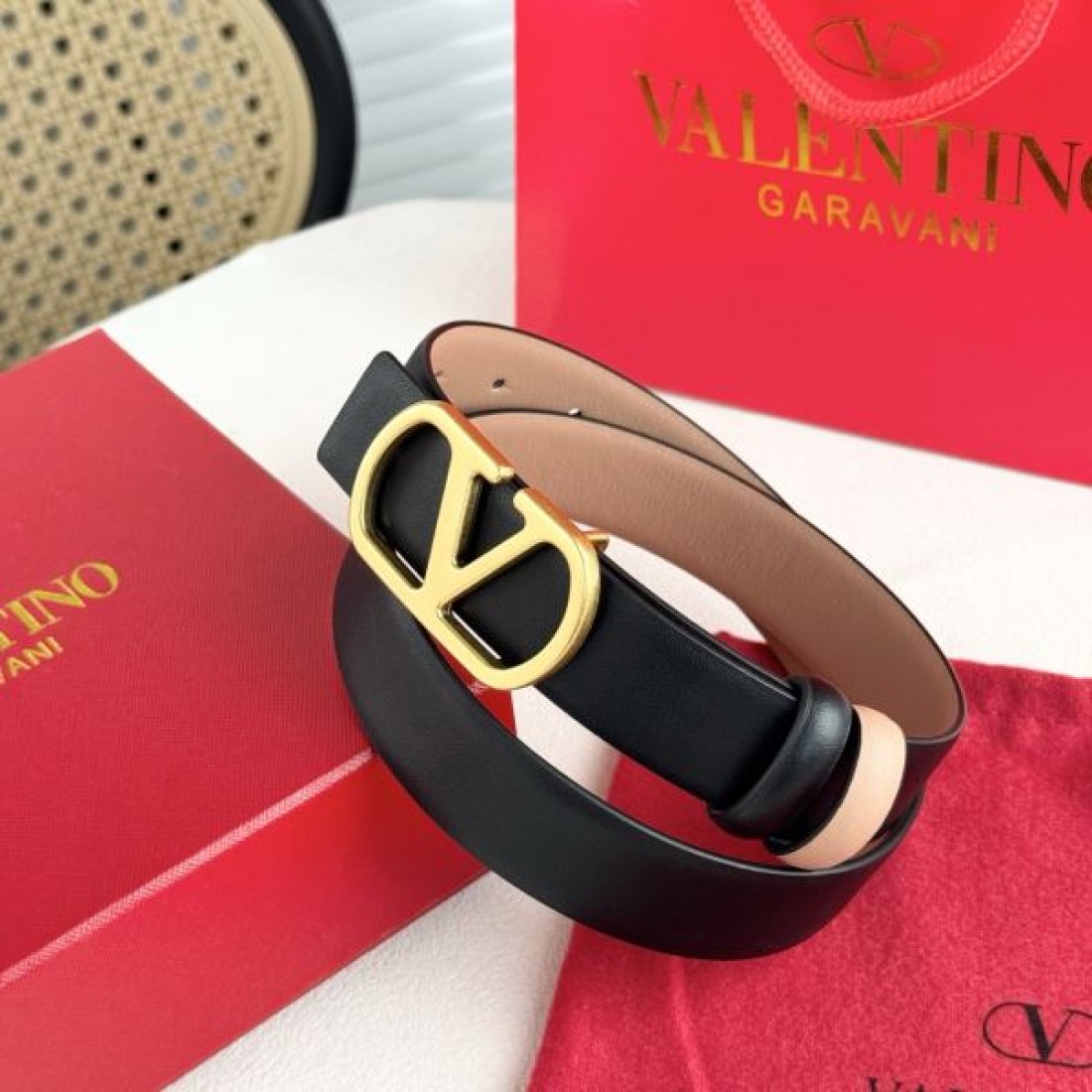 ヴァレンティノ コピー ベルト VALENTINO エレガントで印象的に