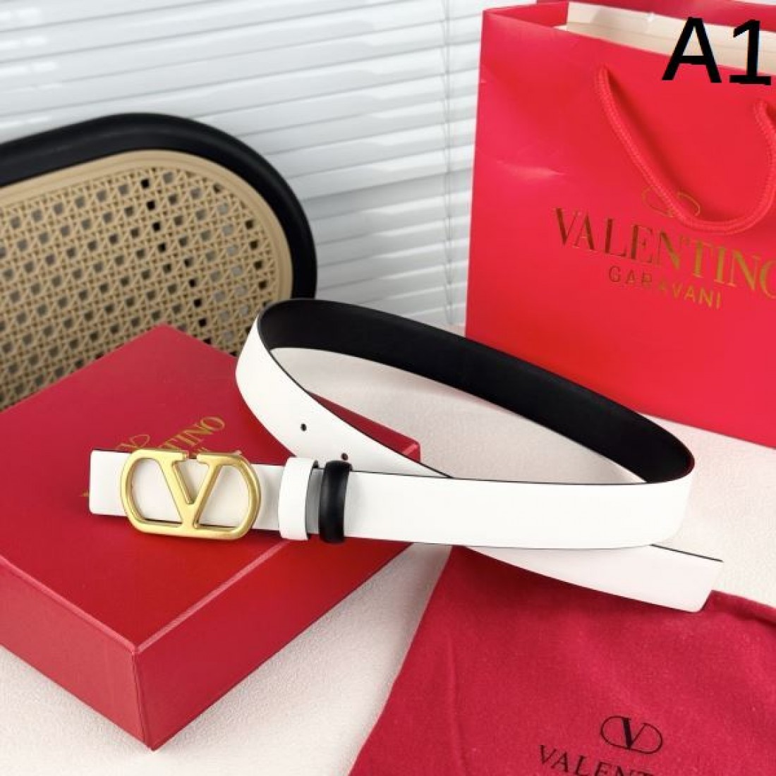 上質感ただよう VALENTINO ヴァレンティノ コピー ベルト モダンなデザイン